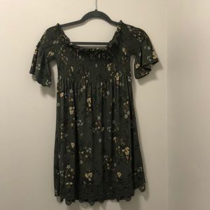 Off-the-shoulders dress